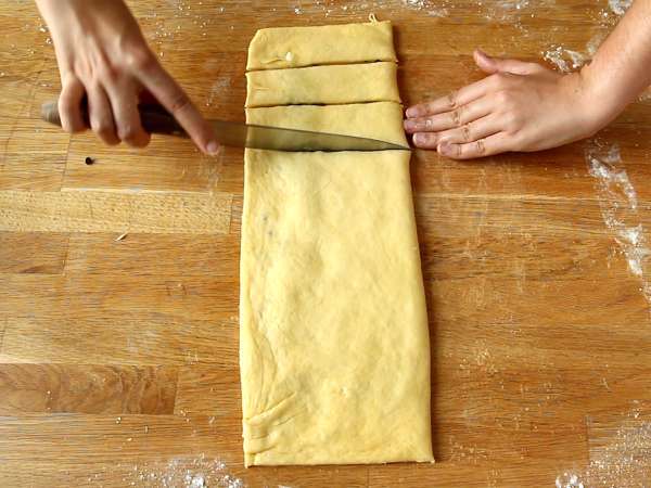 Swiss brioche - A brioche stuffed with vanilla custard and chocolate chips - Preparation step 12