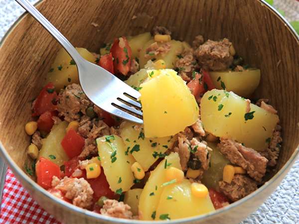 Potato, tuna, and tomato salad - Preparation step 3