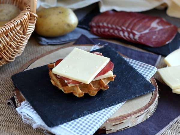Potato waffle sandwich with raclette: the ultimate comfort dish - Preparation step 7
