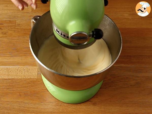 Easter bundt cake with lemon and white chocolate - Preparation step 1