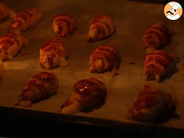 Puff pastry croissants with bechamel, ham, and cheese - Preparation step 5