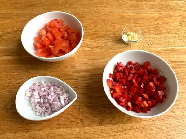 Easy tomato sauce: a waste-not recipe for your overripe tomatoes - Preparation step 1