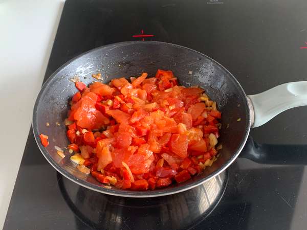 Easy tomato sauce: a waste-not recipe for your overripe tomatoes - Preparation step 2