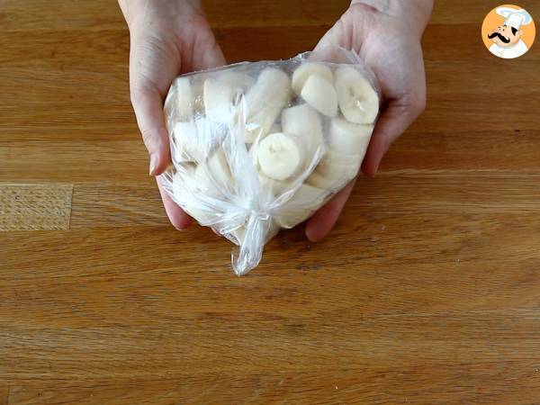 Cookie dough nice cream with only 3 ingredients and no added sugars! - Preparation step 1