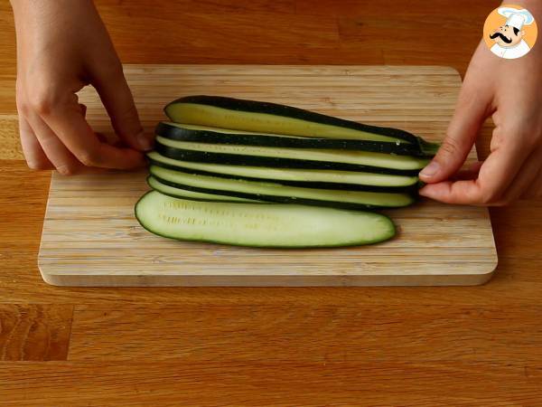 Baked zucchini rolls with ham and cheese! - Preparation step 1