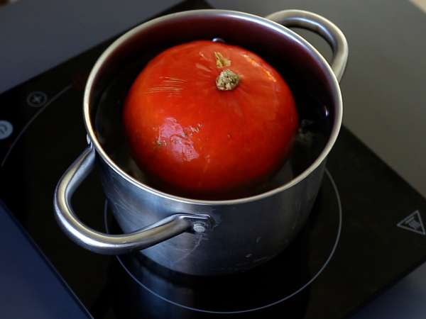 Autumn Reblochon fondue in a red kuri squash! - Preparation step 1
