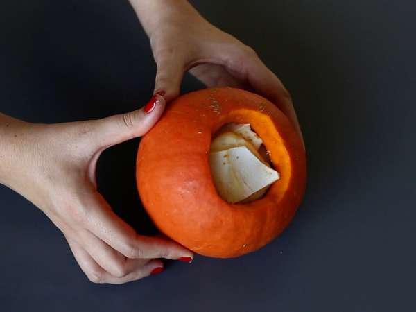 Autumn Reblochon fondue in a red kuri squash! - Preparation step 4
