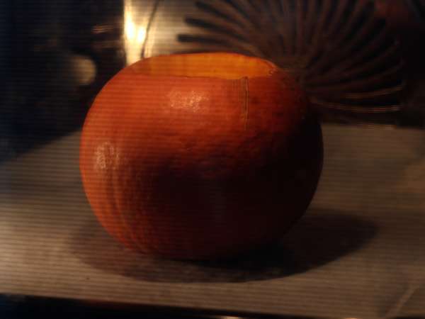 Autumn Reblochon fondue in a red kuri squash! - Preparation step 5
