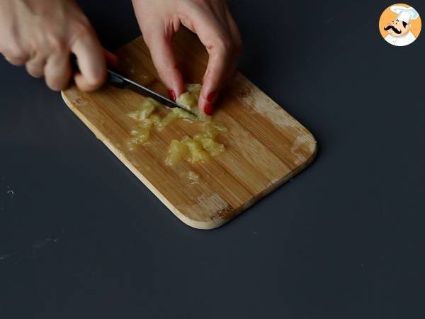 Salmon roll with ricotta cheese and pistachios, the perfect appetizer for christmas parties - Preparation step 1