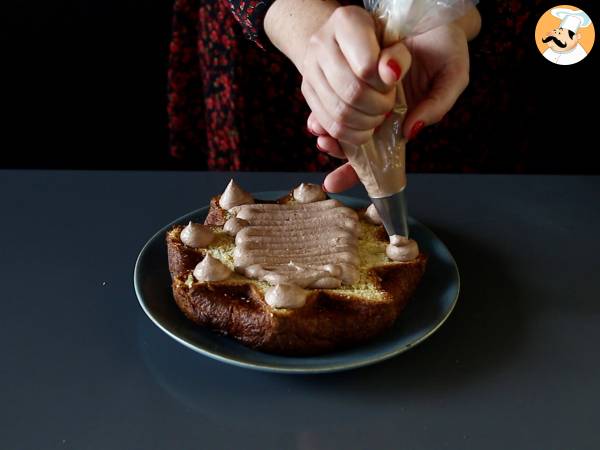 Pandoro brioche filled with nutella cream and vanilla cream in the shape of a christmas tree - Preparation step 6