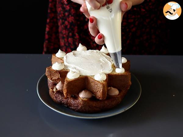 Pandoro brioche filled with nutella cream and vanilla cream in the shape of a christmas tree - Preparation step 7