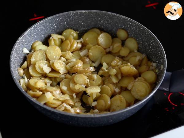 Huevos rotos, the super easy spanish recipe - broken eggs - Preparation step 3