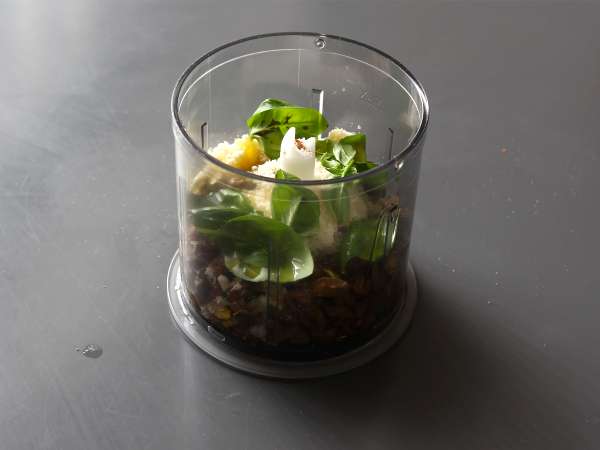 Pasta with pistachio pesto, a delicious and easy recipe to prepare - Preparation step 1