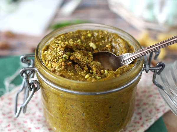 Pasta with pistachio pesto, a delicious and easy recipe to prepare - Preparation step 2