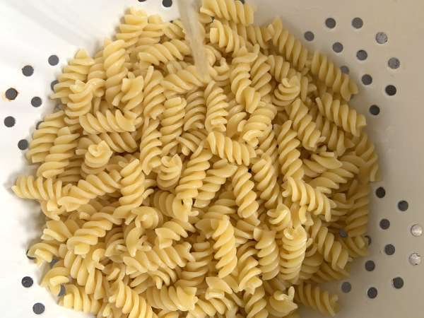 Pasta with pistachio pesto, a delicious and easy recipe to prepare - Preparation step 3