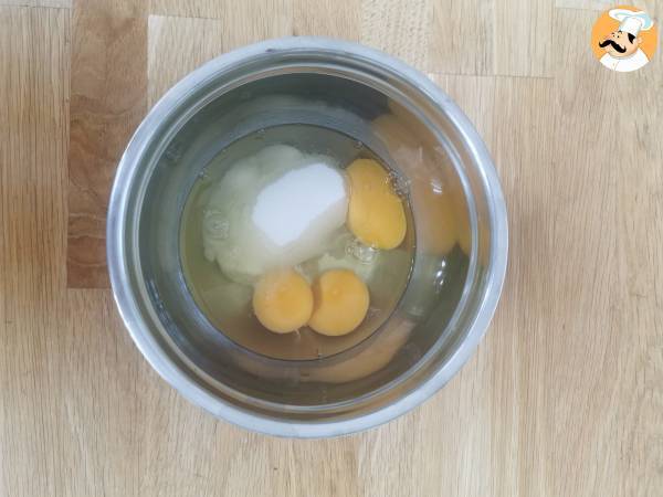 Easy apricot clafoutis - Preparation step 1