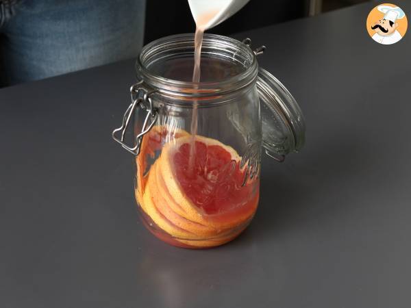 Grapefruit and rosemary flavored water: the detox drink without added sugar - Preparation step 2