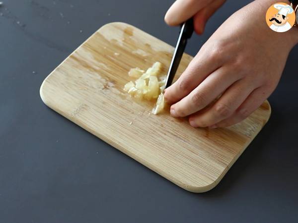 Toasts with smoked salmon and goatcheese - Preparation step 1