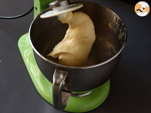 Cinnamon rolls and its vanilla cream cheese frosting - Preparation step 2