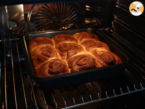 Cinnamon rolls and its vanilla cream cheese frosting - Preparation step 10