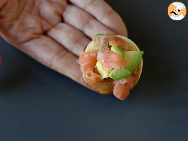 Platter of garnished blinis, the varied aperitif perfect for parties - Preparation step 8