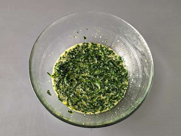 Spinach omelet, an easy and delicious vegetarian dish - Preparation step 6
