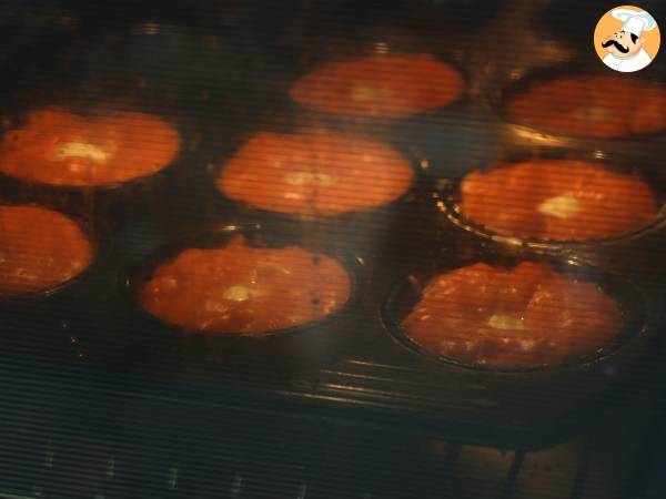 Tomato muffins with melty mozzarella inside - Preparation step 6