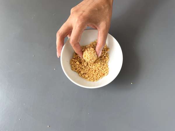 Brigadeiro with peanuts, a delicious brazilian delicacy - Preparation step 5