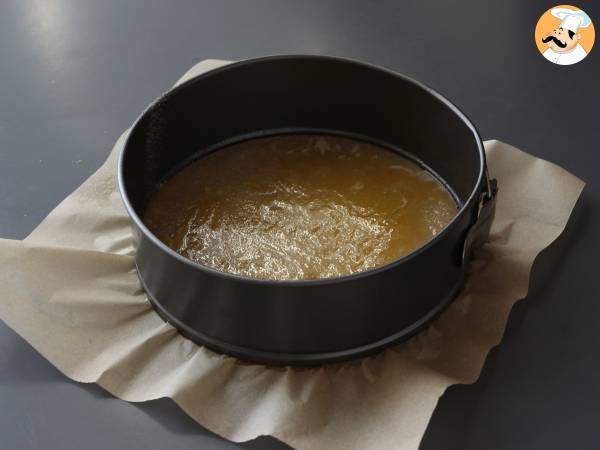 Peach upside-down cake, soft, melting and caramelized - Preparation step 1