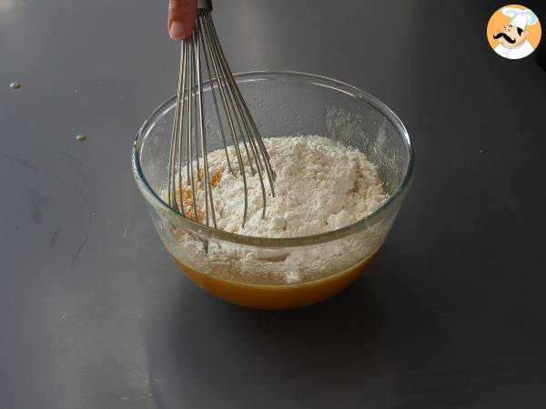 Peach upside-down cake, soft, melting and caramelized - Preparation step 4