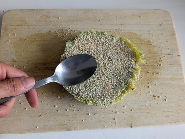 Zucchini and potato patties in airfryer - Preparation step 7