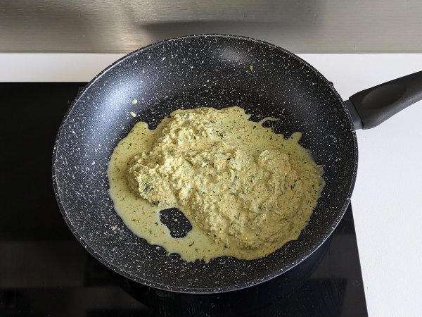 Pasta with squash blossoms, ricotta cheese and pistachios - Preparation step 5