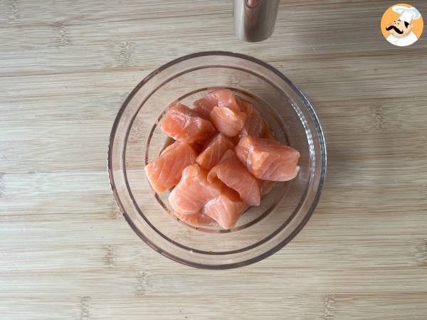 Air fryer salmon bites with asian marinade - Preparation step 2