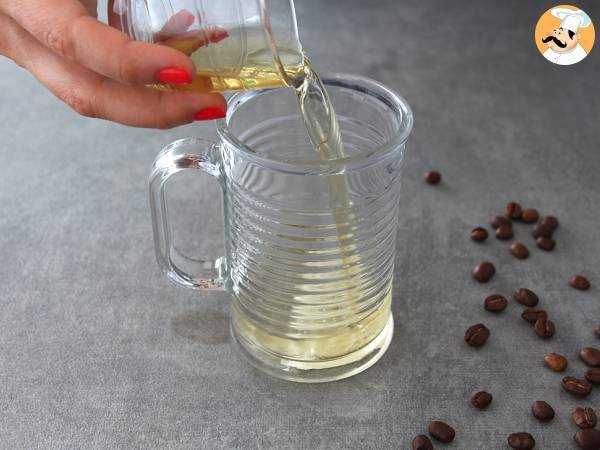 Irish coffee (coffee with whisky and whipped cream) - Preparation step 1