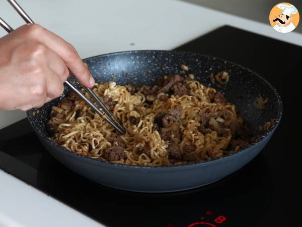 How to cook instant noodles? quick recipe with beef and mushrooms! - Preparation step 9