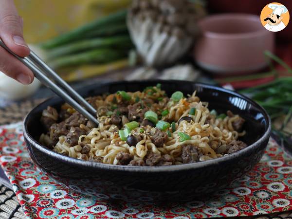 How to cook instant noodles? quick recipe with beef and mushrooms! - Preparation step 10