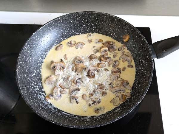 Pea gnocchi with mushroom sauce - Preparation step 6