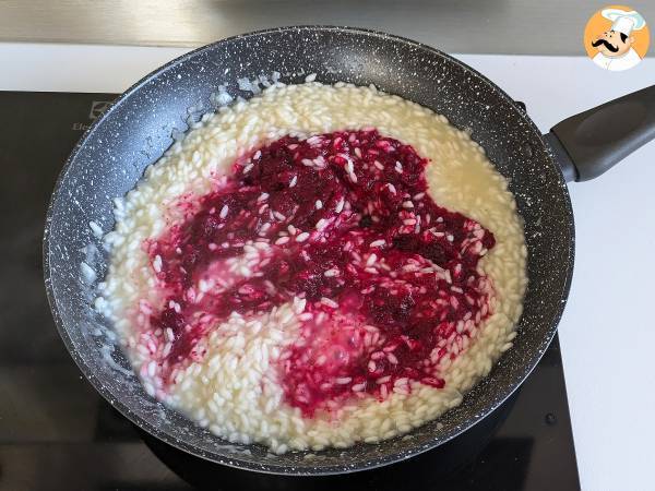 Beet and gorgonzola risotto: an explosion of color and intense flavors - Preparation step 6