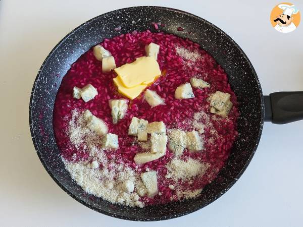 Beet and gorgonzola risotto: an explosion of color and intense flavors - Preparation step 7