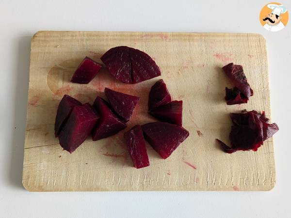 Beet crepe rolls with ricotta cheese and arugula - Preparation step 1