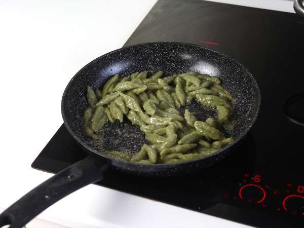 Super-easy broccoli pasta to get kids excited about vegetables, no material required! - Preparation step 8