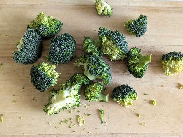 Creamy pasta with broccoli and almonds: an easy-to-prepare, flavor-packed dish - Preparation step 1