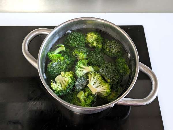 Creamy pasta with broccoli and almonds: an easy-to-prepare, flavor-packed dish - Preparation step 2