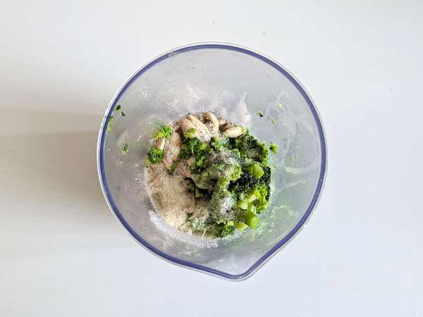 Creamy pasta with broccoli and almonds: an easy-to-prepare, flavor-packed dish - Preparation step 4