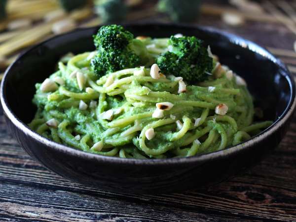 Creamy pasta with broccoli and almonds: an easy-to-prepare, flavor-packed dish - Preparation step 10