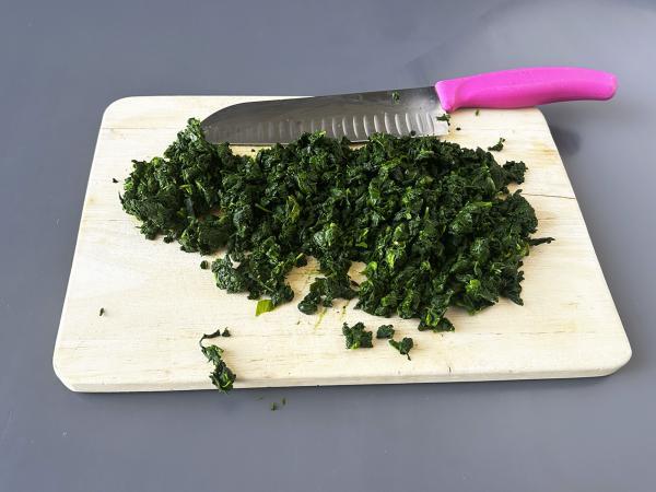 Spinach and ricotta malfatti, the easy no-knead homemade pasta recipe - Preparation step 2