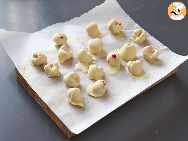 Franui with pistachio, delicious coated raspberries, melting and crunchy - Preparation step 3