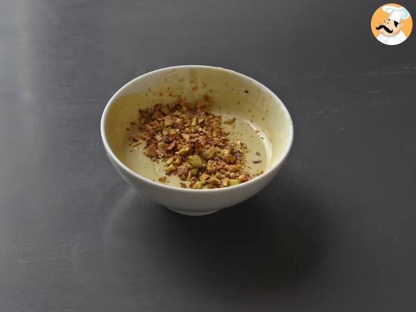 Franui with pistachio, delicious coated raspberries, melting and crunchy - Preparation step 4