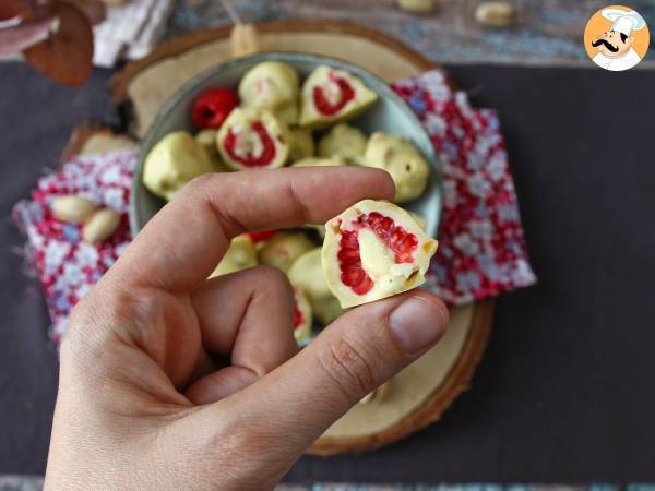 Franui with pistachio, delicious coated raspberries, melting and crunchy - Preparation step 7