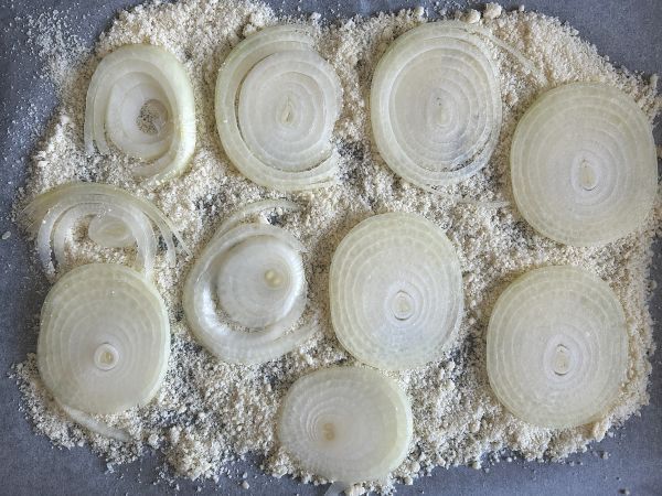 Super crispy homemade onion and parmesan chips - Preparation step 3